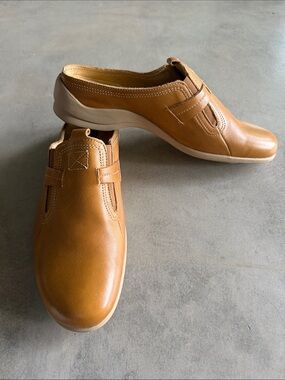 David Aaron shoes Italian slip ons tan 6.5 women’s
